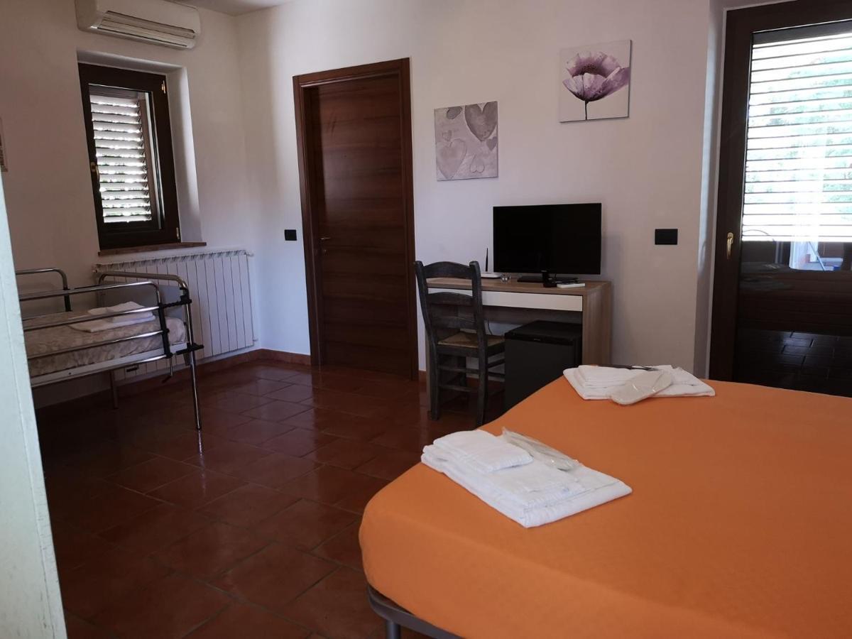 B&B Podere Montese 卢尼贾纳自由镇 外观 照片